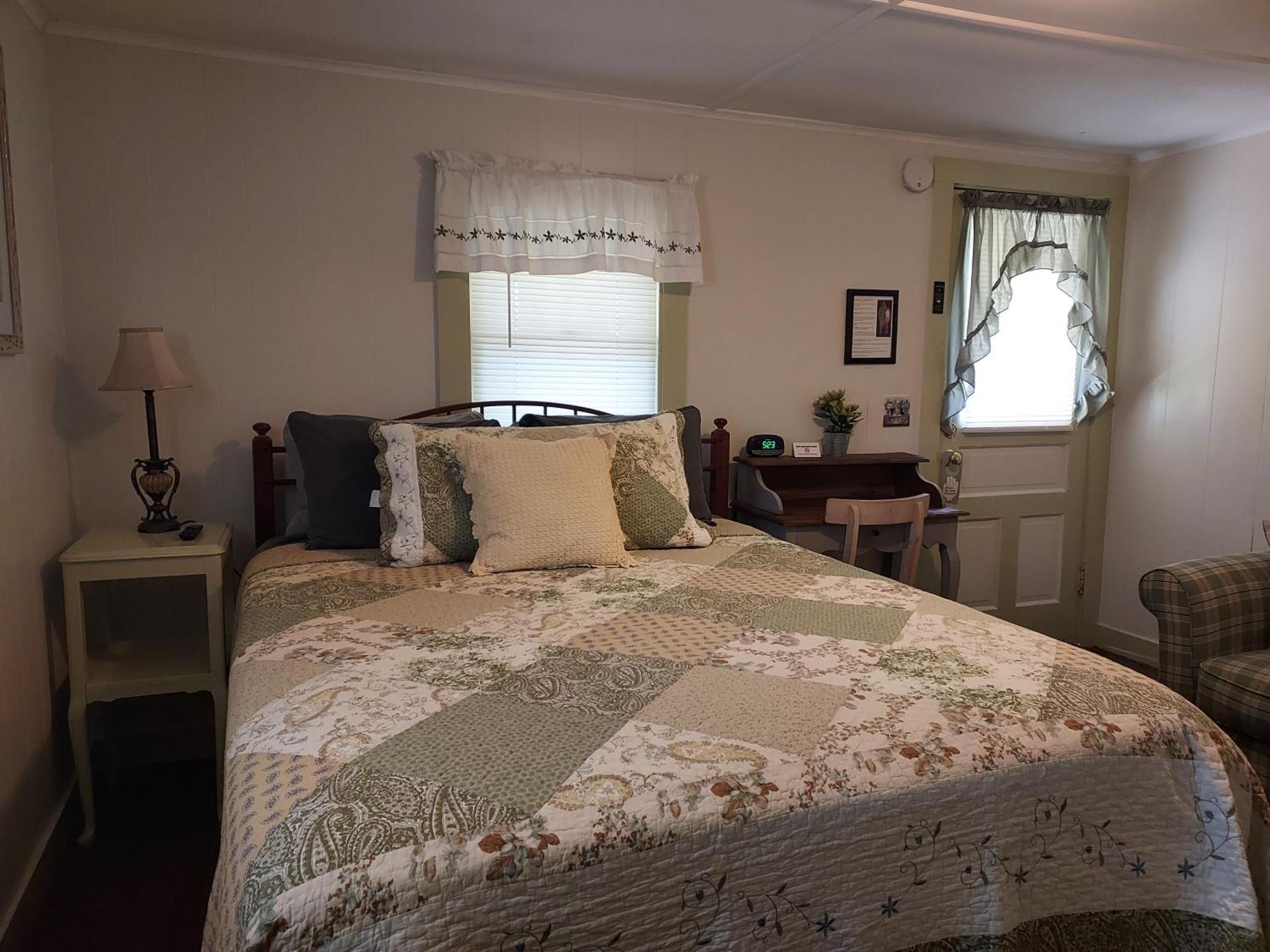 Serenity Motel Shaftsbury 외부 사진